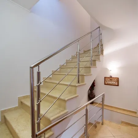 Semesterbostad Elvira's House *